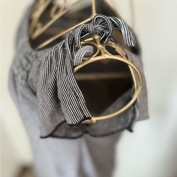 American Eagle black and white stripe soft & sexy t with sleeve detail size XS - Picture 10 of 11